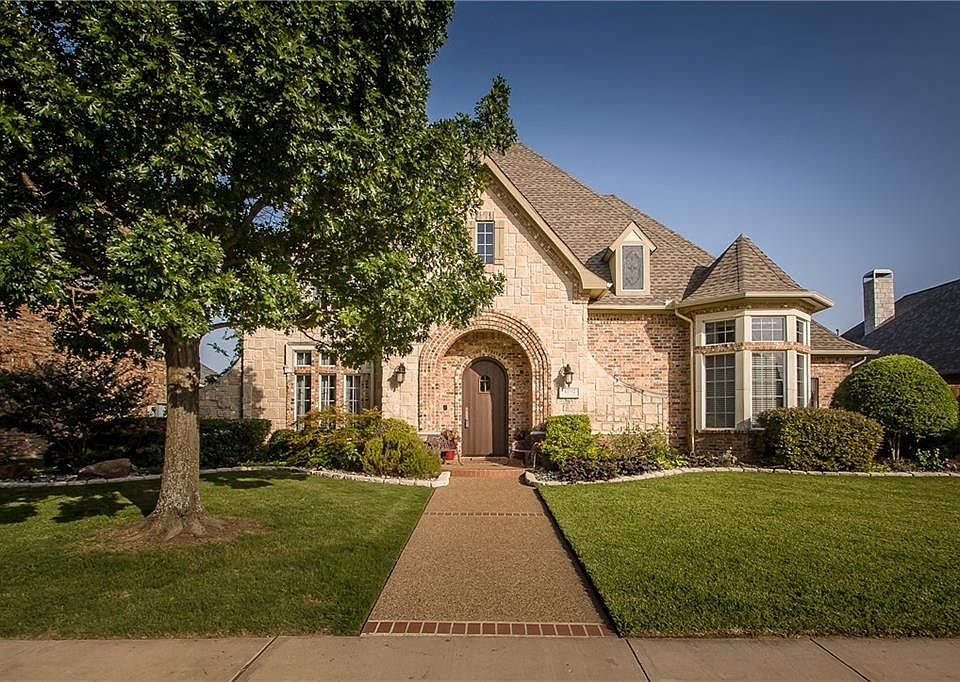 1st image of 1802 Saint James Pl