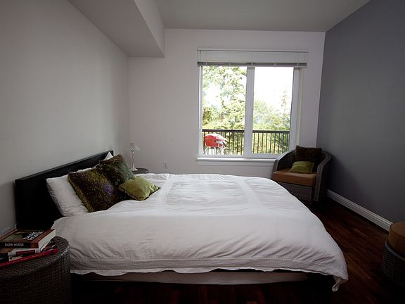2nd image of 18707 SE Newport Way APT 105