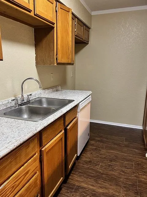 3 bed, 1350 sqft, $1,850 — Photo 4