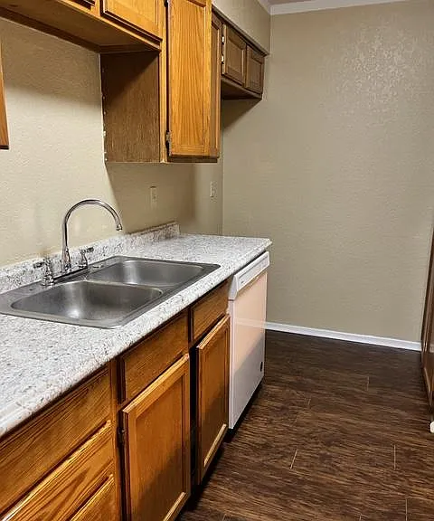 2410 Windy Pine Ln — Photo 4