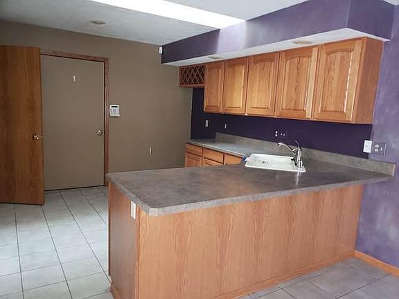 5th image of 1265 N Crest Dr