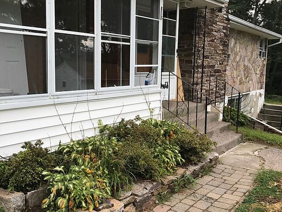 Pathway from drive way to house