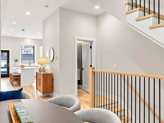 5th image of 435 E 46th Pl