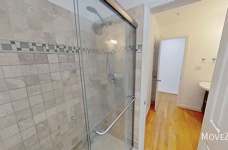 208 E Davie St — Photo 24