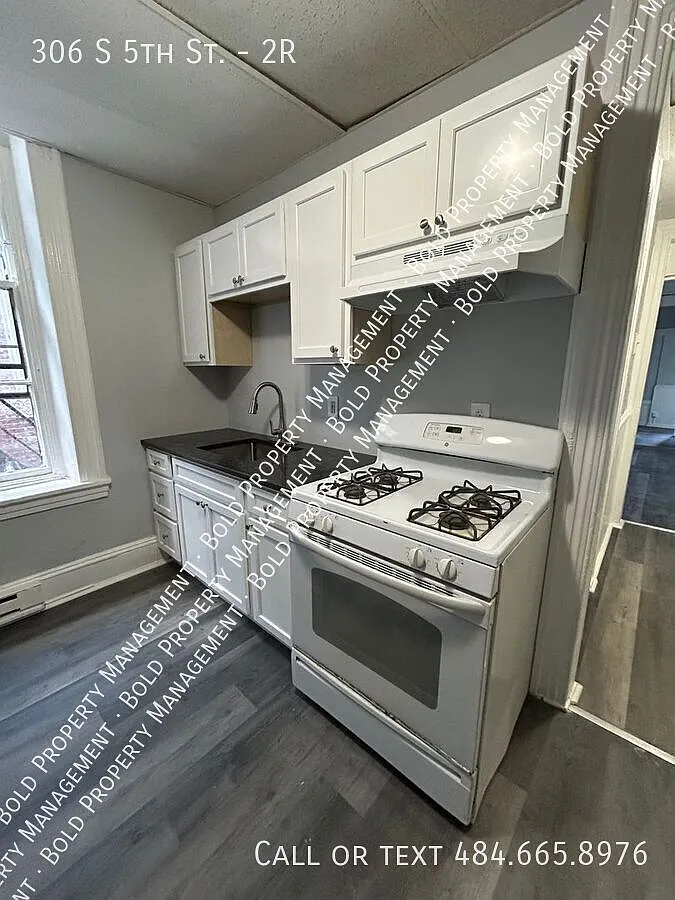 2 Bedroom Apartment — Photo 2