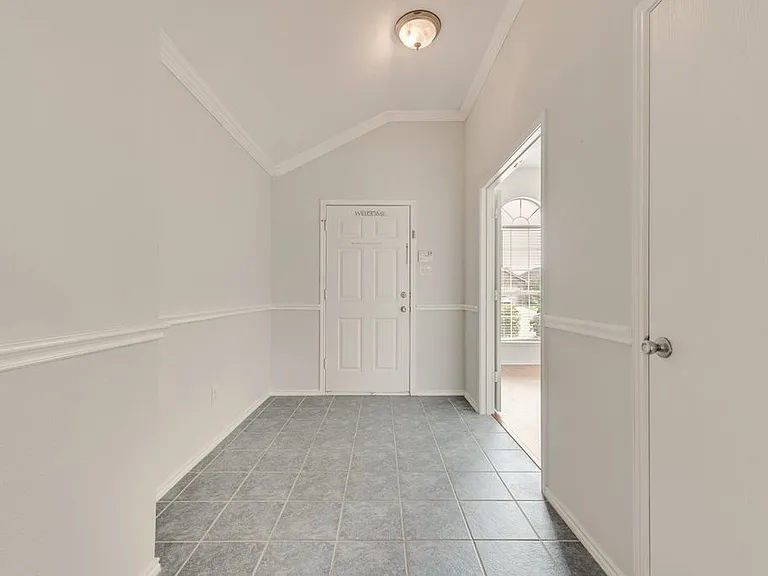 1004 Trickham Dr — Photo 7