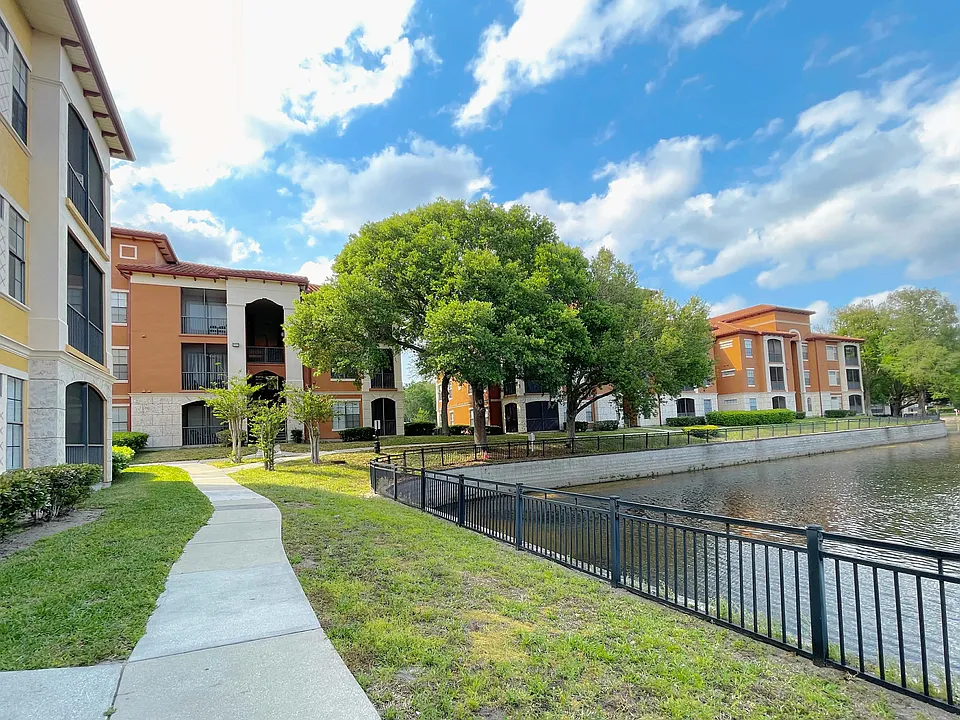 6153 Metrowest Blvd #101