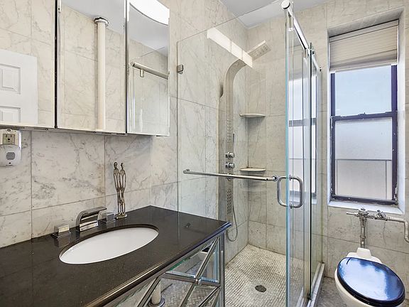 4th image of 2913 Foster Ave #4F