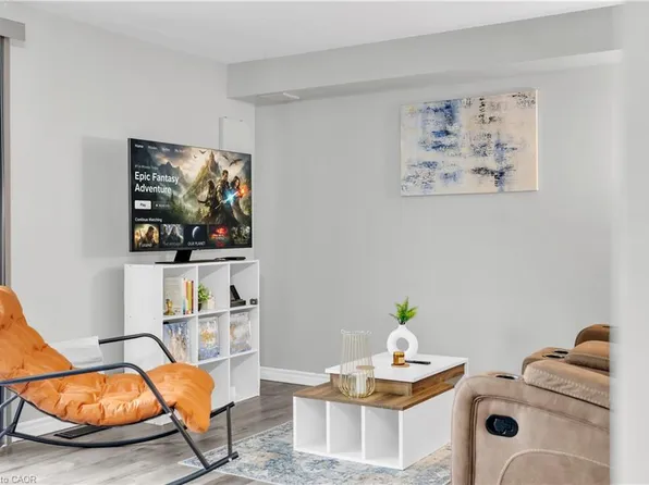 120 Country Club Dr #73, Guelph, ON N1E 3K7