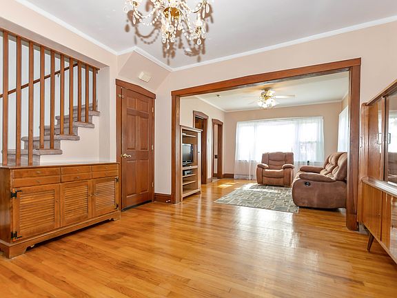 3rd image of 4428 Blanchan Ave