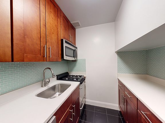 4th image of 1 Astor Pl APT 3S