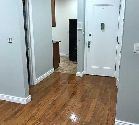 2nd image of 2533 36th St APT 3R