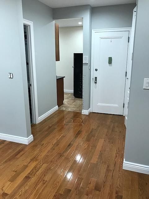 2nd image of 2533 36th St APT 1F