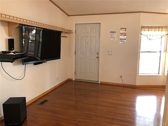 4th image of 11109 127th Street Ct E #3