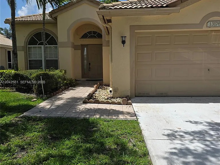 13176 NW 18th St — Photo 1