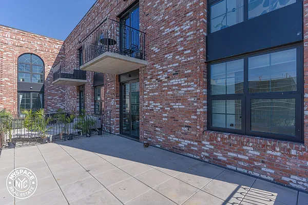 Rented by MySpaceNYC | media 36