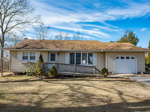 160 Avenue A, Holbrook, NY 11741