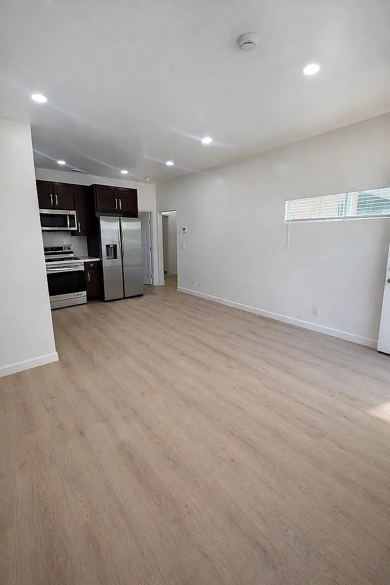 9150 North Columbus Avenue — Photo 2