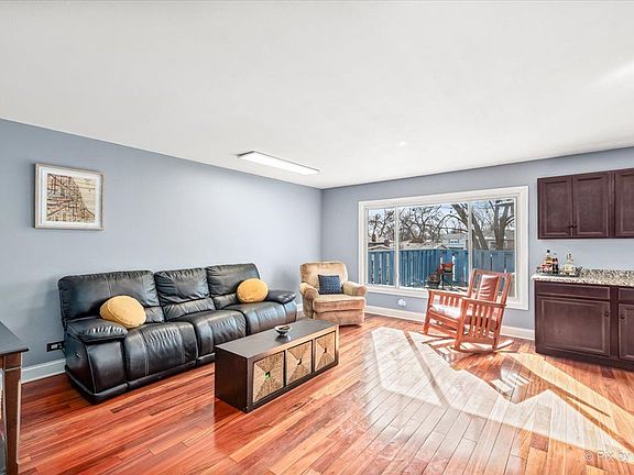 4th image of 807 W Hackberry Dr