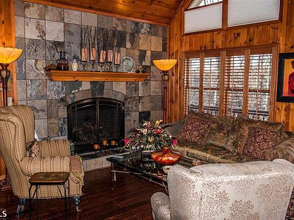 3rd image of 994 La Belle Cir #78