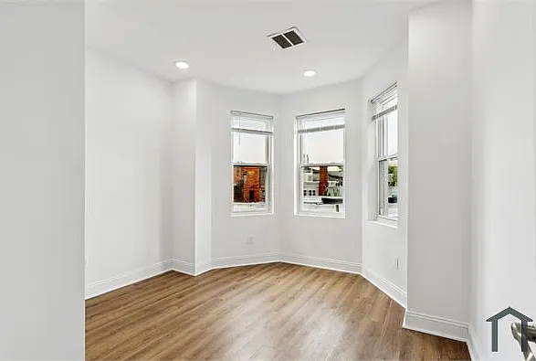 2 bed, 812 sqft, $1,476 — Photo 4