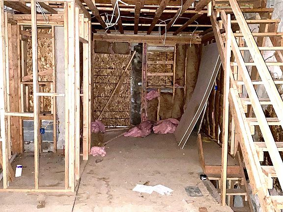 3rd image of 2340 McClellan St