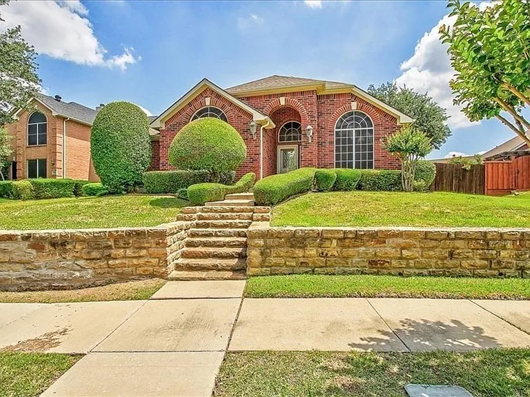 8936 Mount Rainier Dr — Photo 2