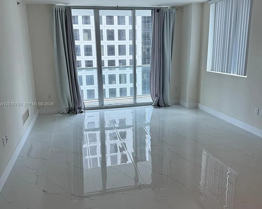 500 Brickell Ave #3210