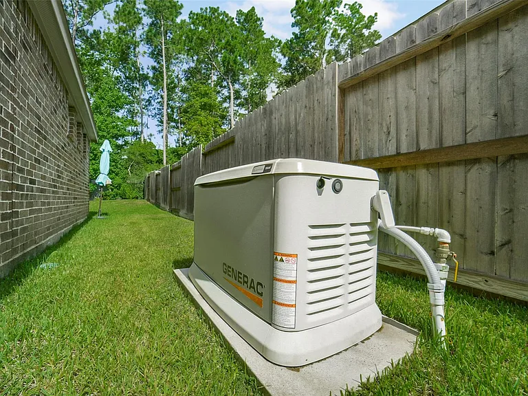 221 Woods Rose Ct — Photo 31