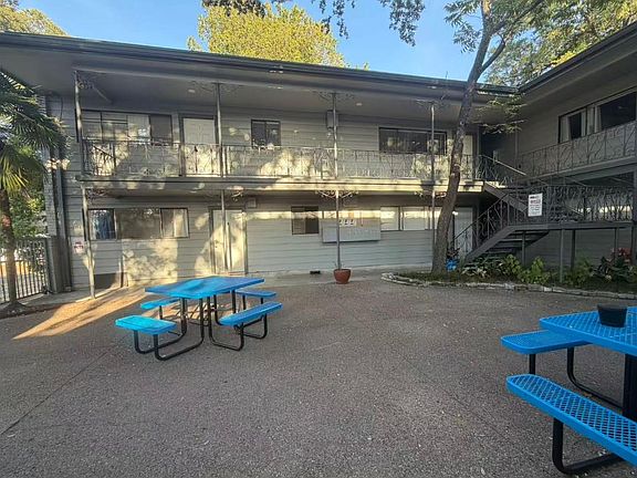 3rd image of 803 W 28th St APT 101