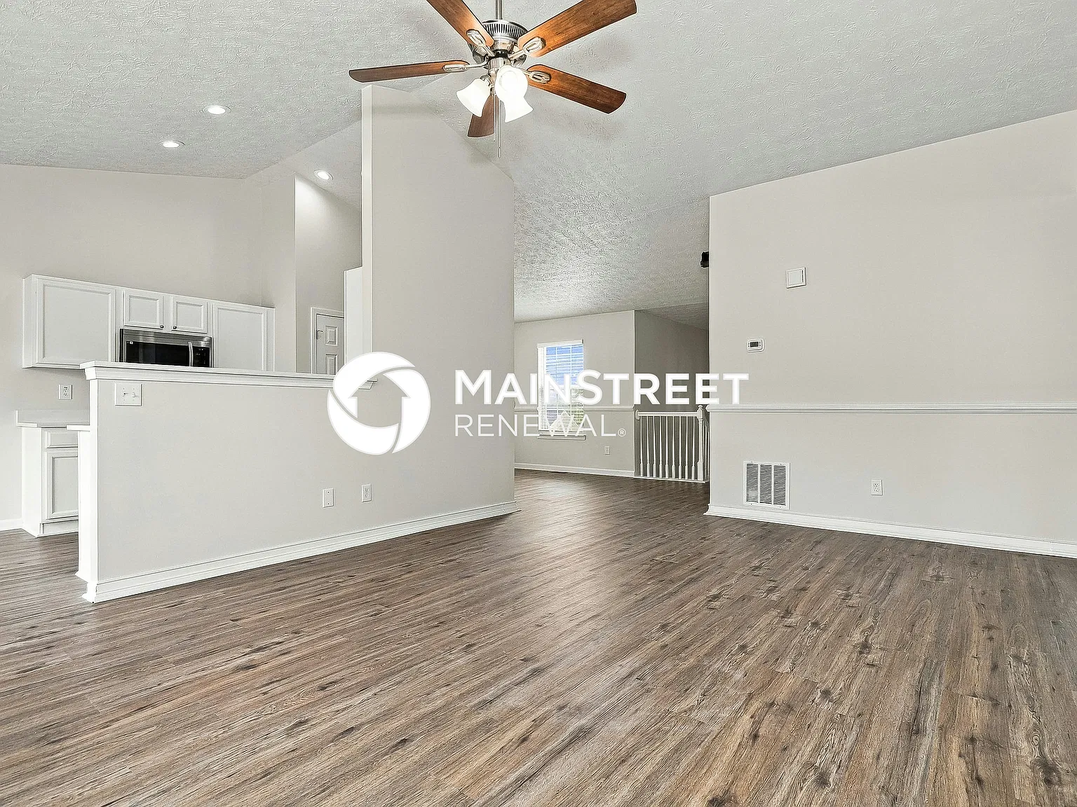 1910 Towne Park Dr — Photo 3
