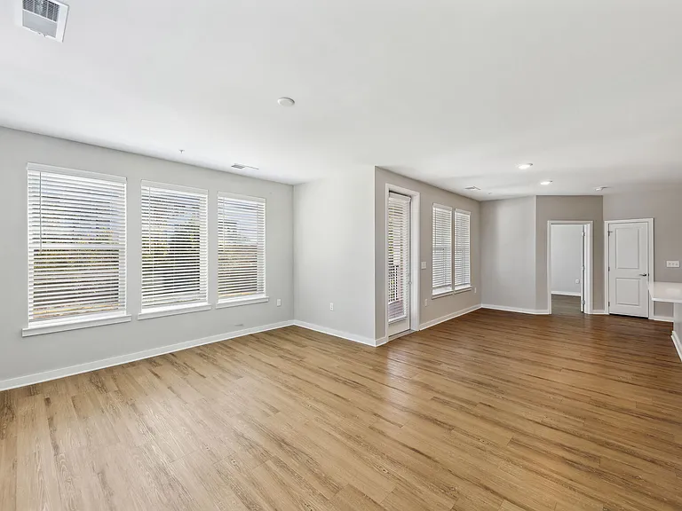 320 Voyager Way NW — Photo 7