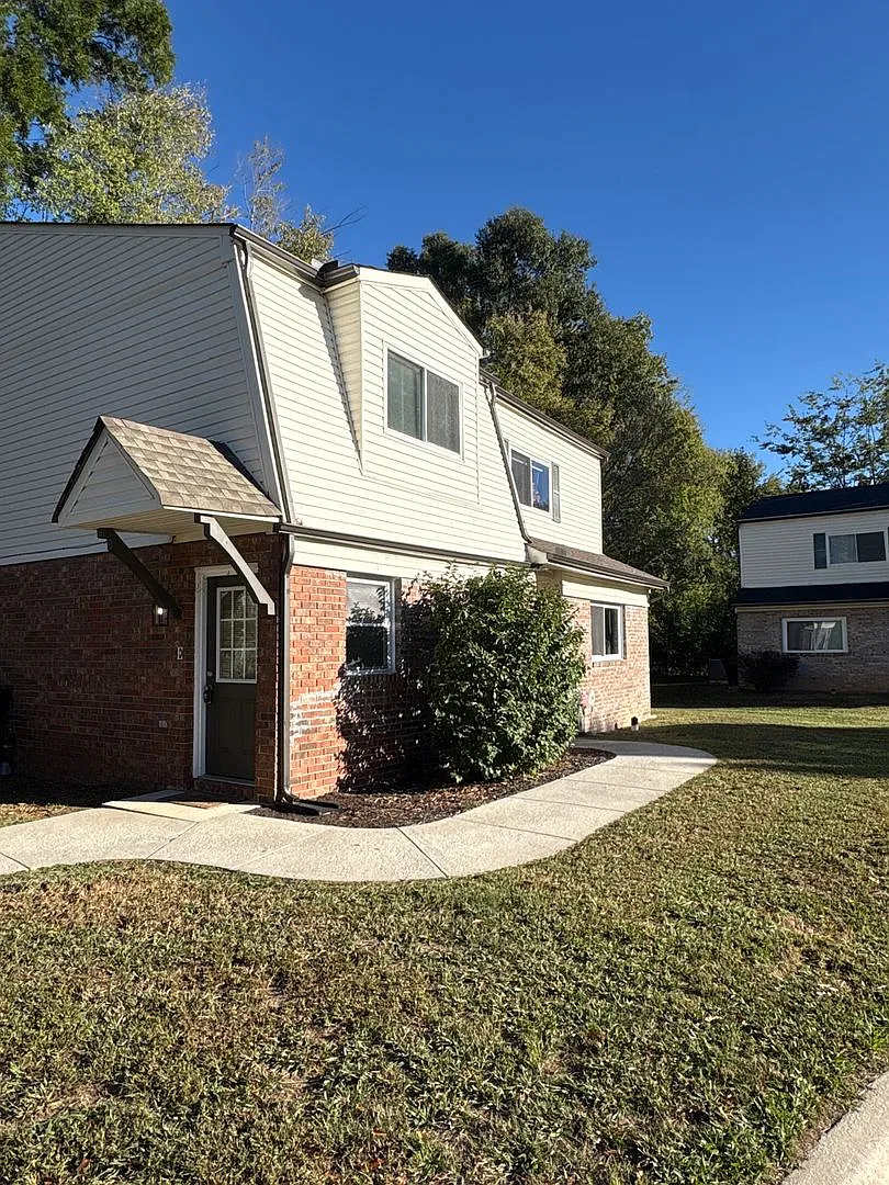 Charming Townhome Available in Central Tullahoma... — Photo 2