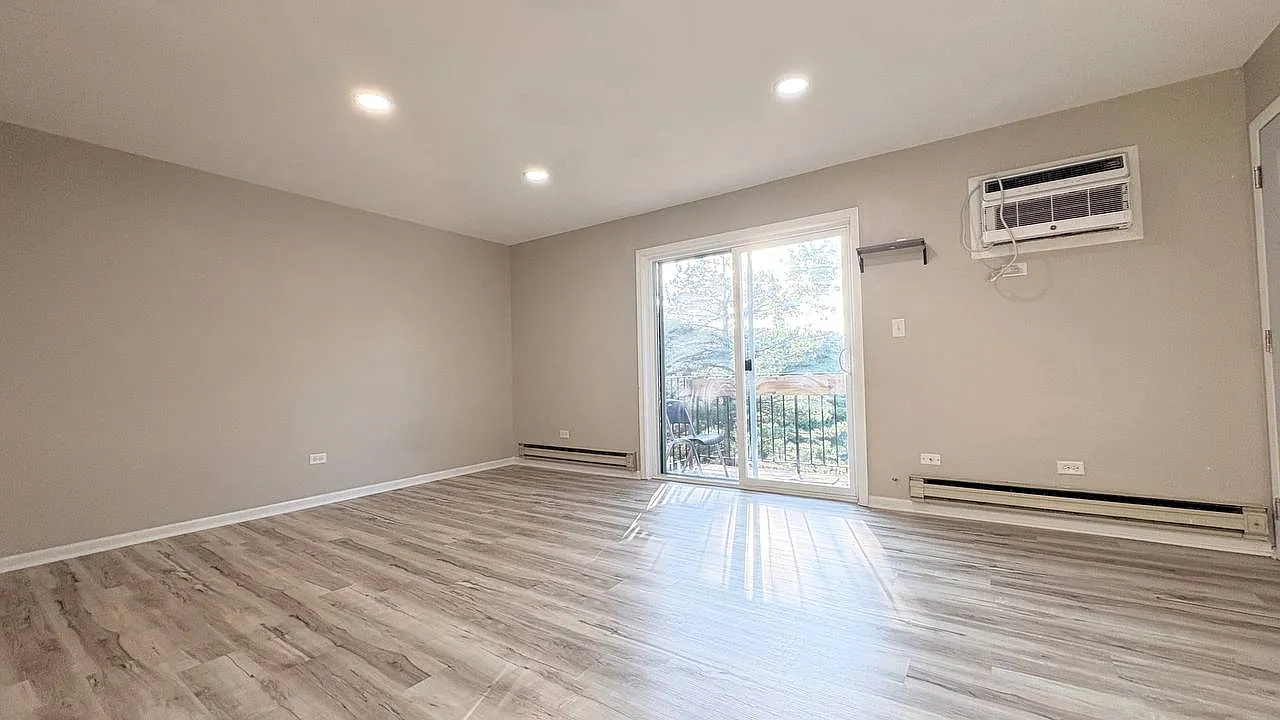 2 bed, 850 sqft, $1,599 — Photo 3
