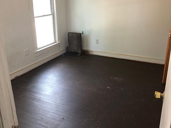 5th image of 52 Broad St