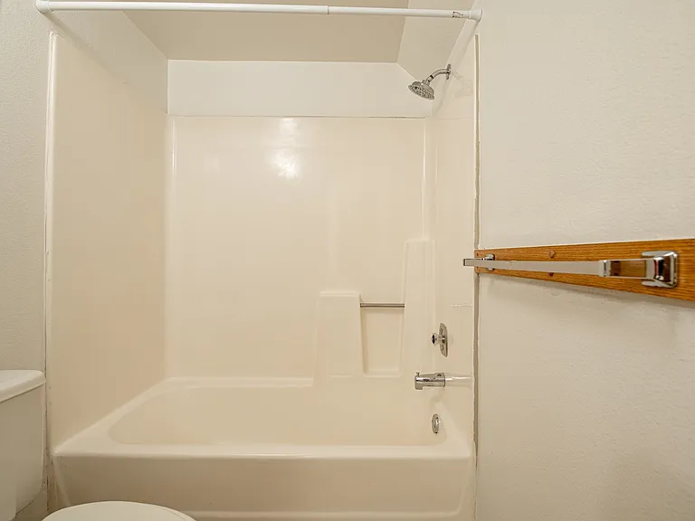 1487 Woodside Ave #206B — Photo 7