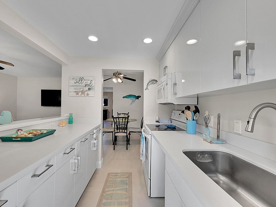 1st image of 2110 NE 42nd Street #3b
