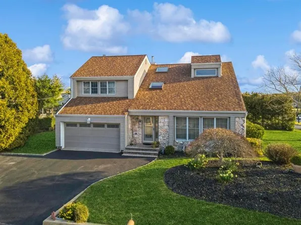 699 Tower Mews, Oakdale, NY 11769