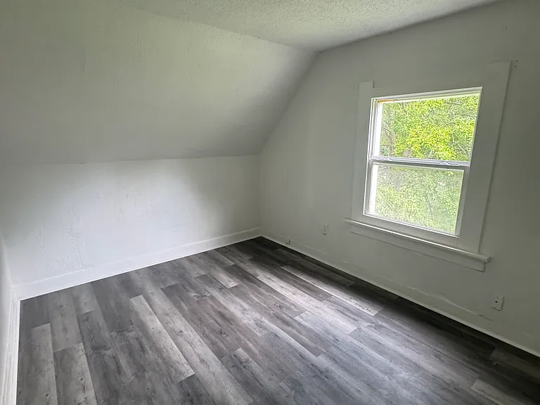 1817 Ridgewood Ave — Photo 5