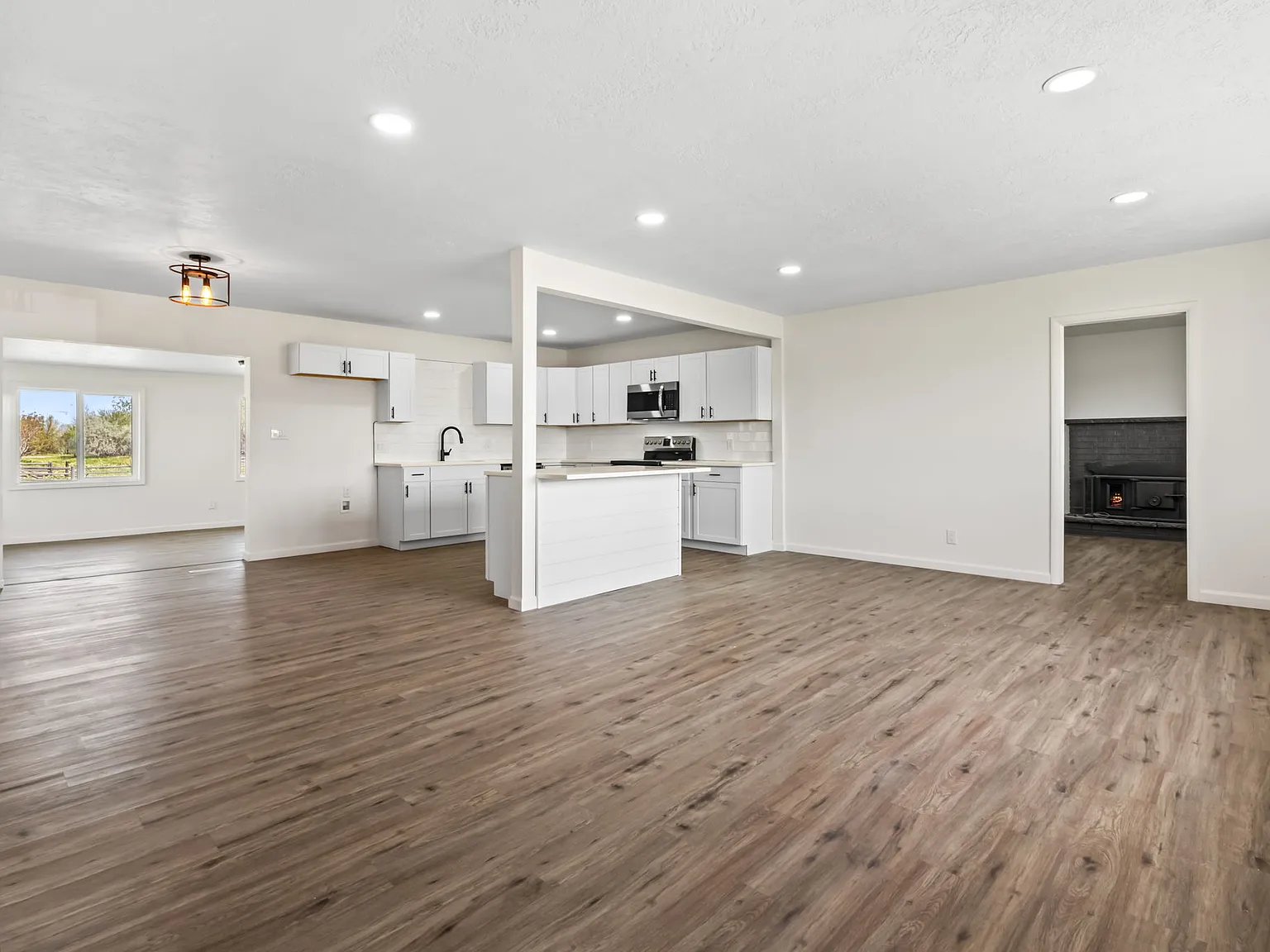 3 bed, 1516 sqft, $2,000 — Photo 2