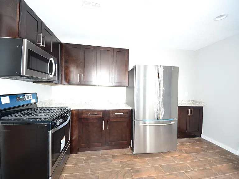 3324 S Halsted St #3F — Photo 8