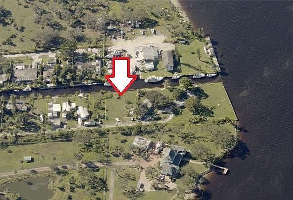 3rd image of 2225 Queen Anne Dr