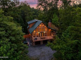 353 Oakwood Dr, Sevierville, TN 37876