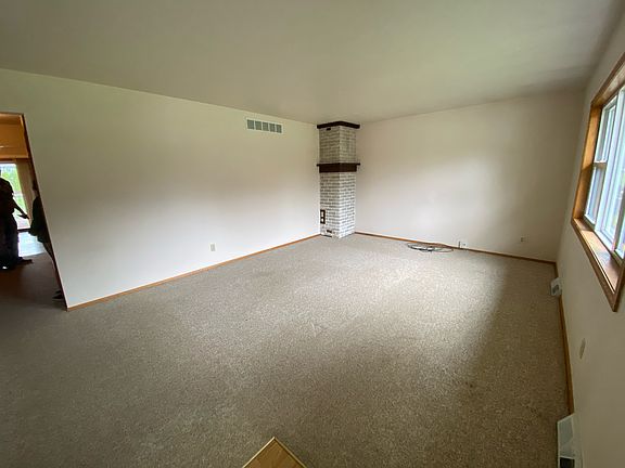 3rd image of 140 Strecker Dr #1