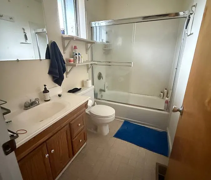 537 Georgina Ave — Photo 2