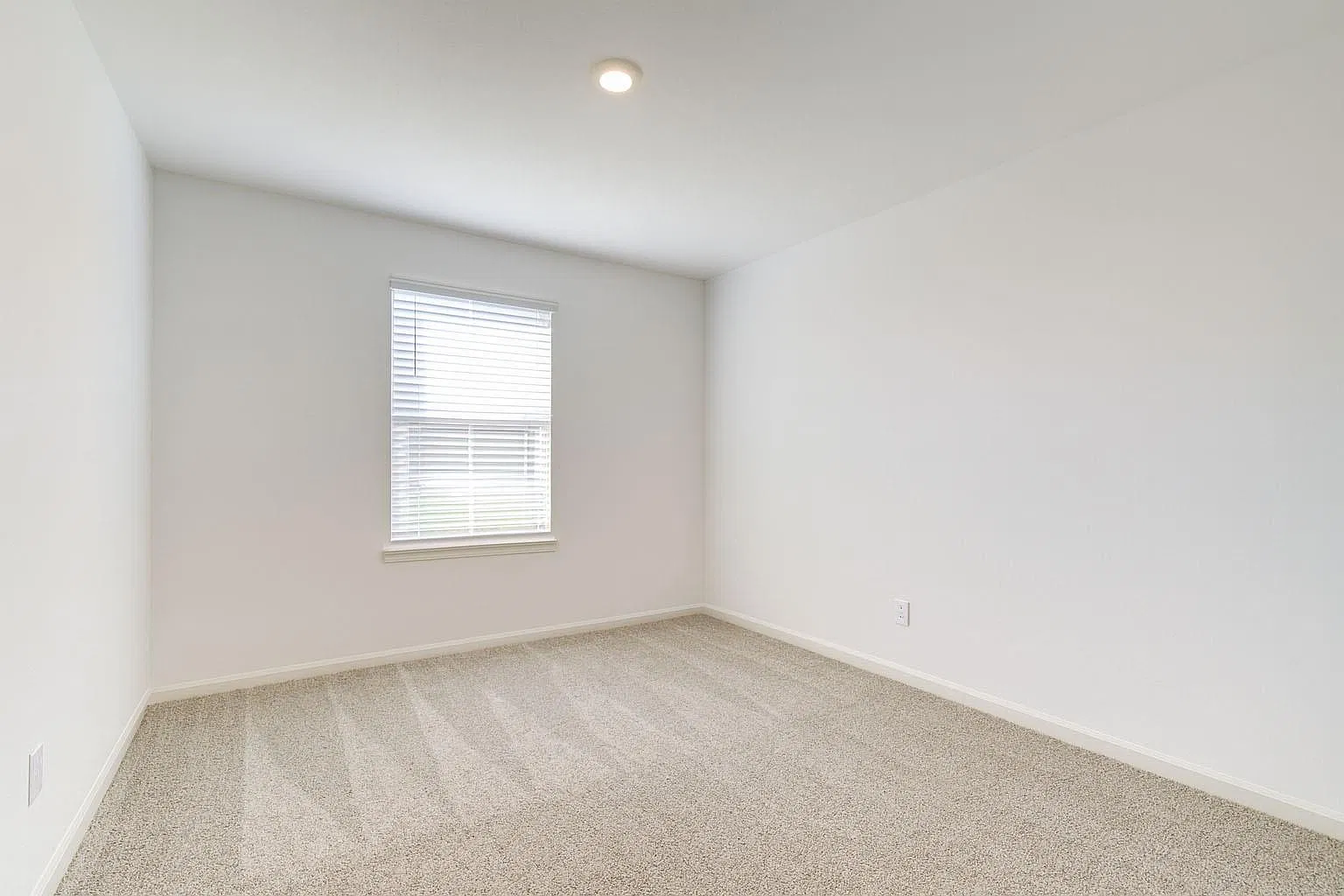 3 bed, 2.0 bath, 1488 sqft, $2,090 — Photo 3