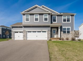 1716 Rainier Dr, Shakopee, MN 55379