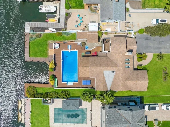 118 Lighthouse Road, Babylon, NY 11702