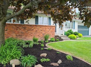 11082 Fairview Dr, Lancaster, NY 14086