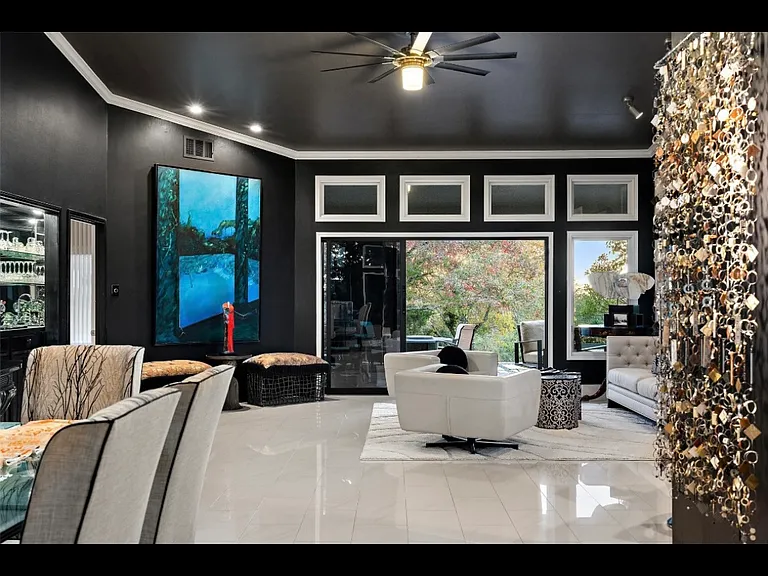 303 Golf Crest Ln — Photo 6